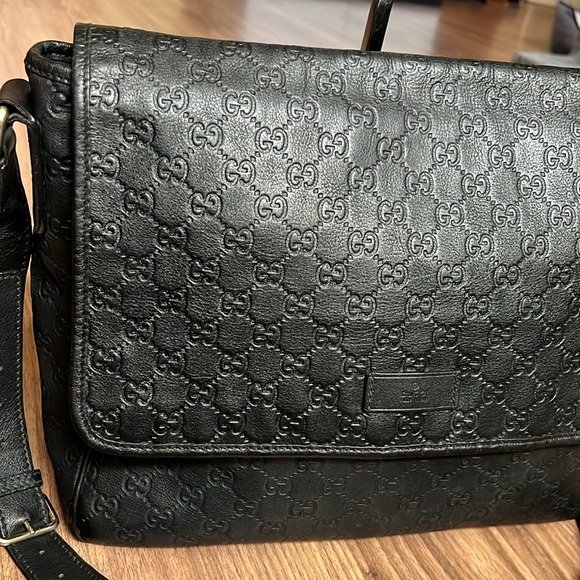 A229 - 💯 % authentic Gucci messenger crossbody bag - Picture 4 of 16